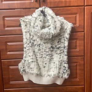 NWT Rabbit Fur vest size M.